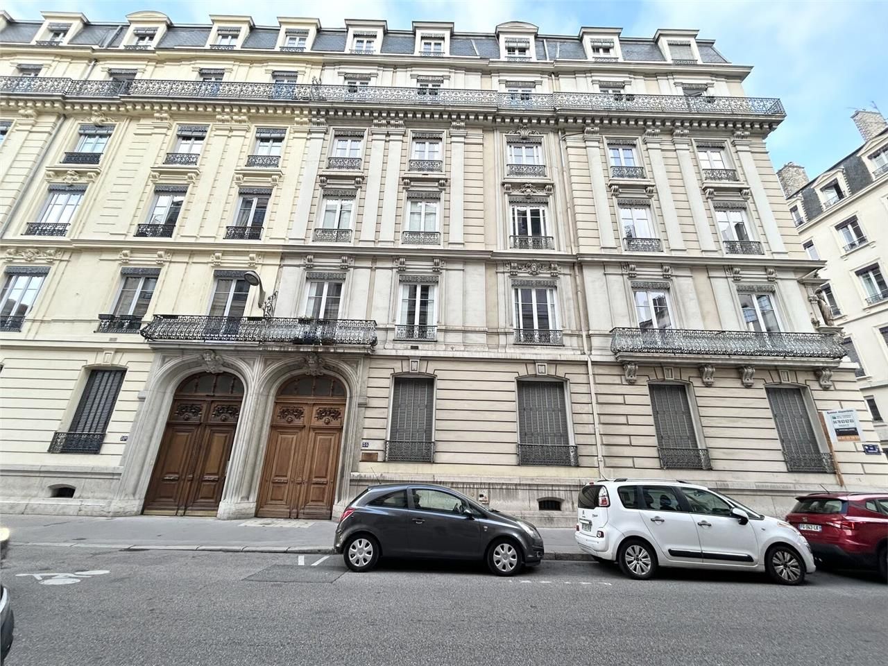 Savills Lyon vous propose 256 m² de bureaux entiè