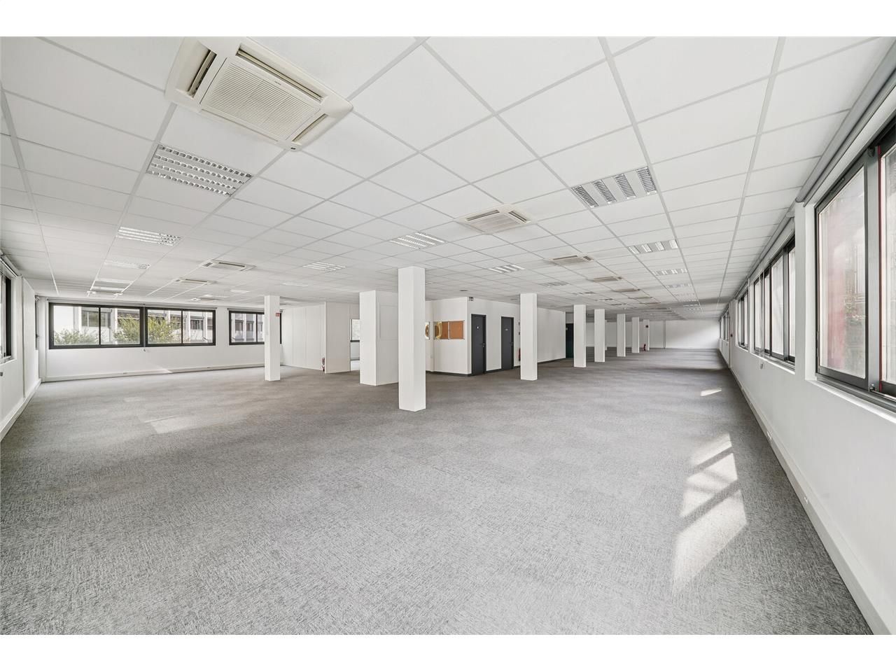 Savills Lyon vous propose 599 m² de bureaux à lou