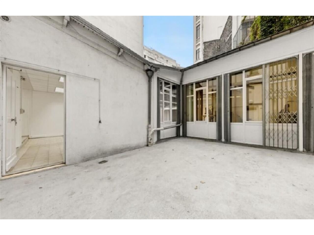 SAVILLS vous propose une surface de bureaux d'env