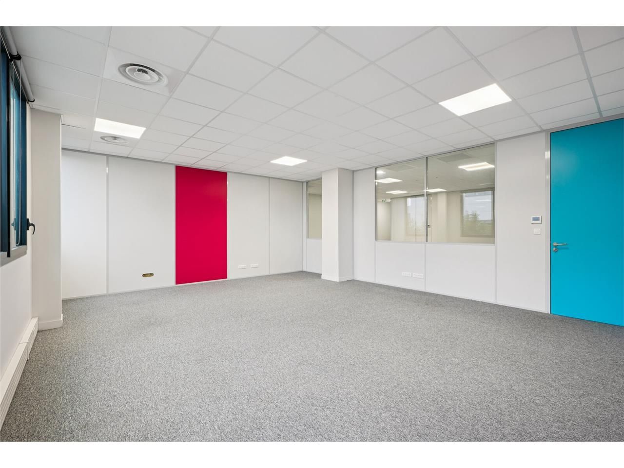 Au sein d'un parc d'activités sécurisé à Lyon 7e,