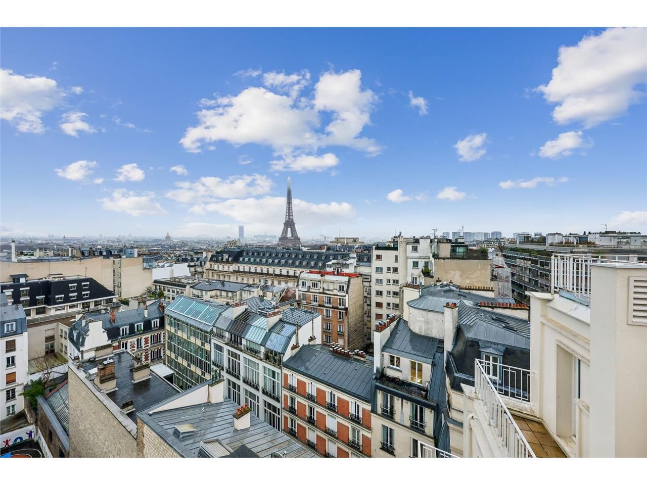 Savills vous propose un plateau de bureaux de 295