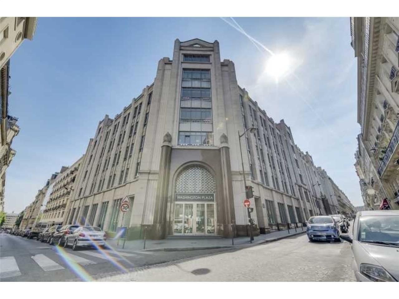 Savills vous propose à la location un plateau de 