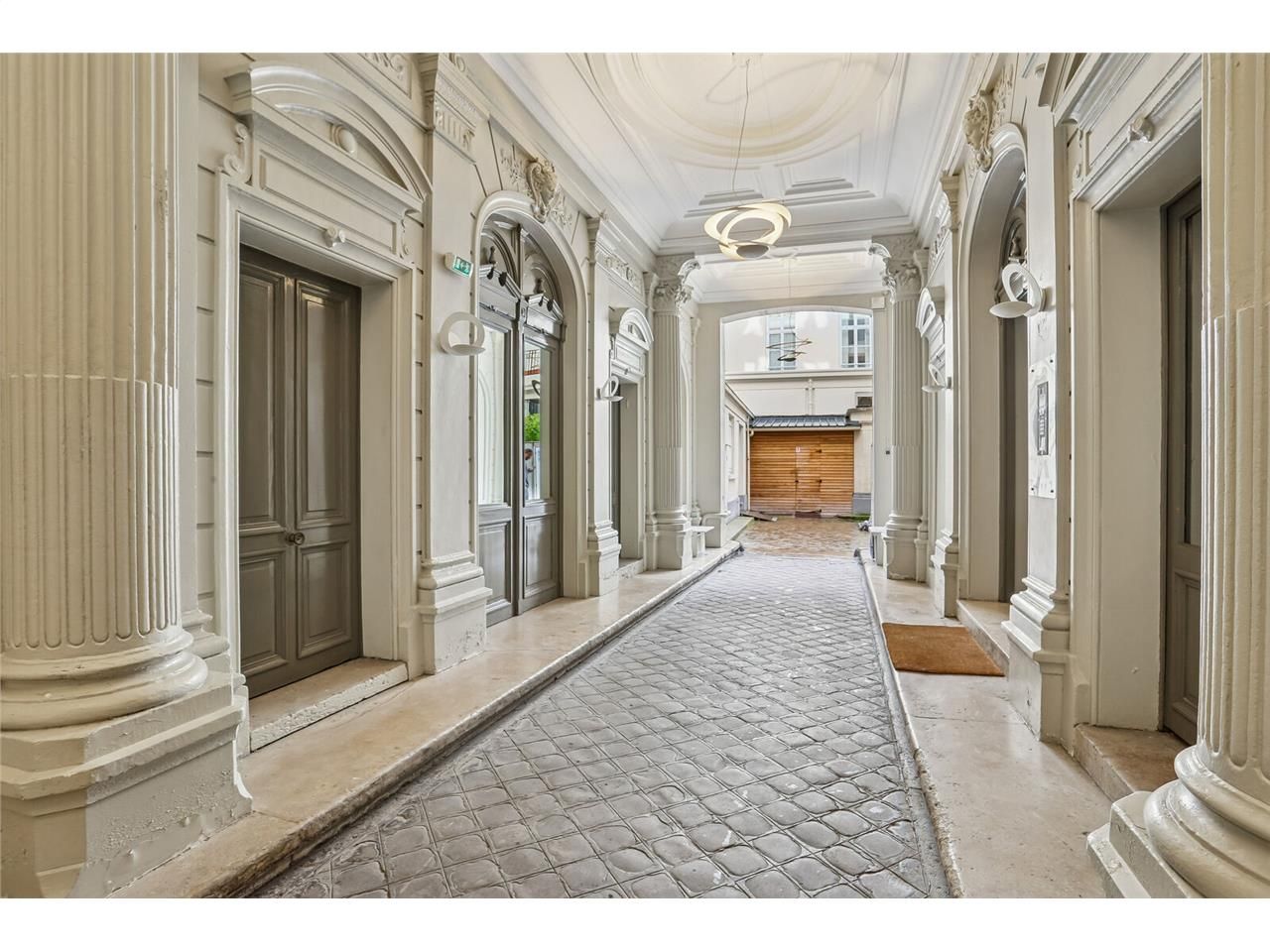 Savills vous propose à la location des bureaux si