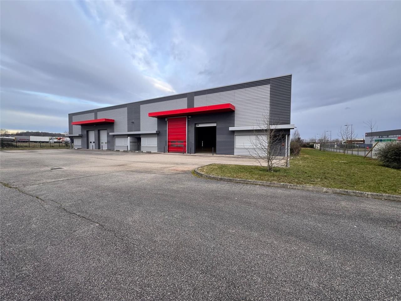 Savills vous propose un bâtiment,  situé à proxim