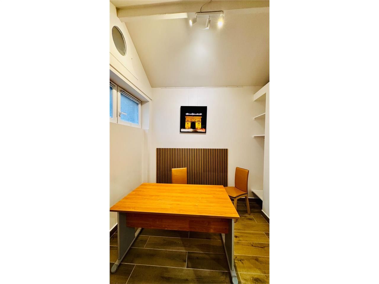 Savills vous propose à la location une surface au