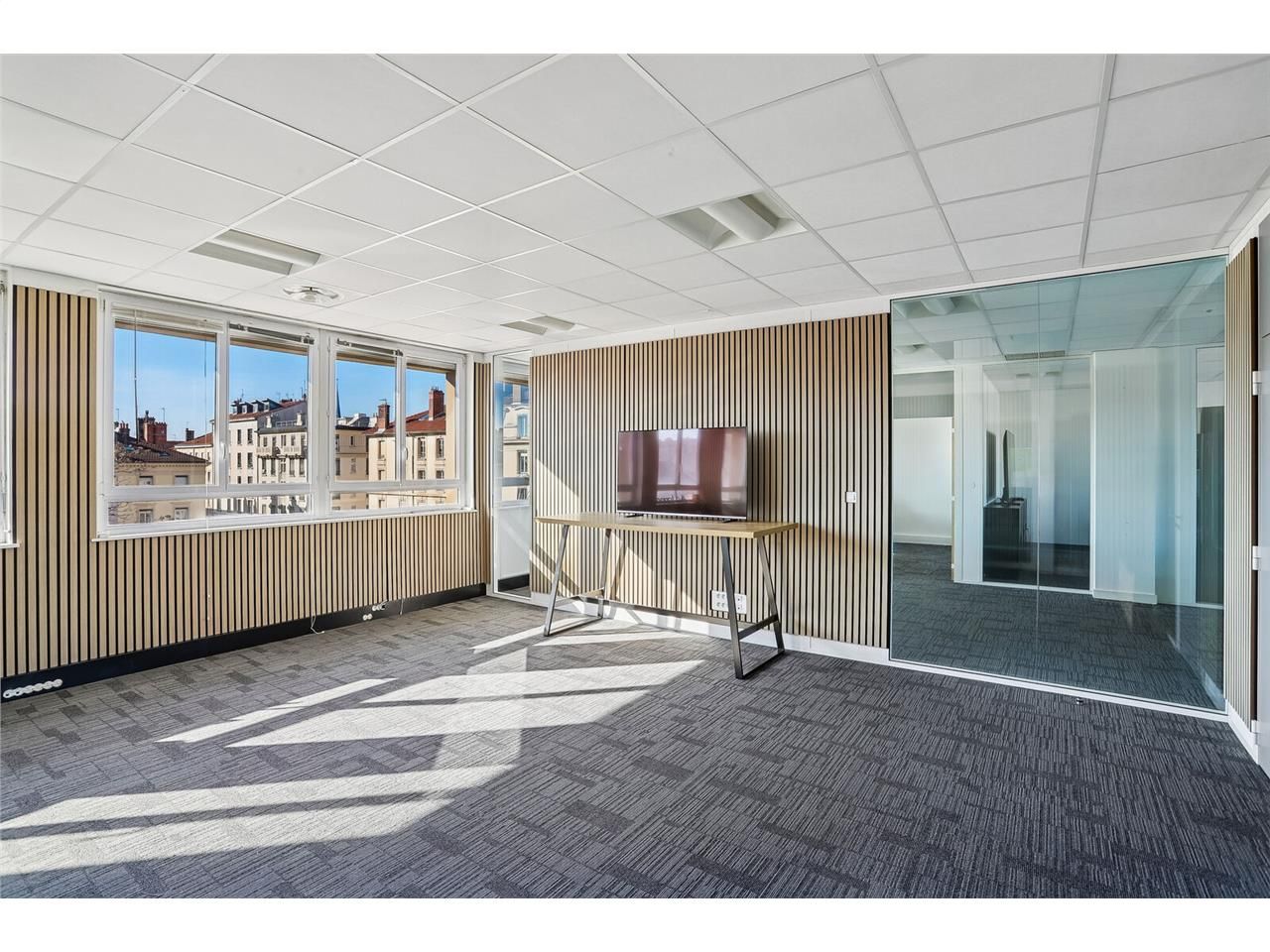 Savills vous propose à la vente 179 m² de bureaux