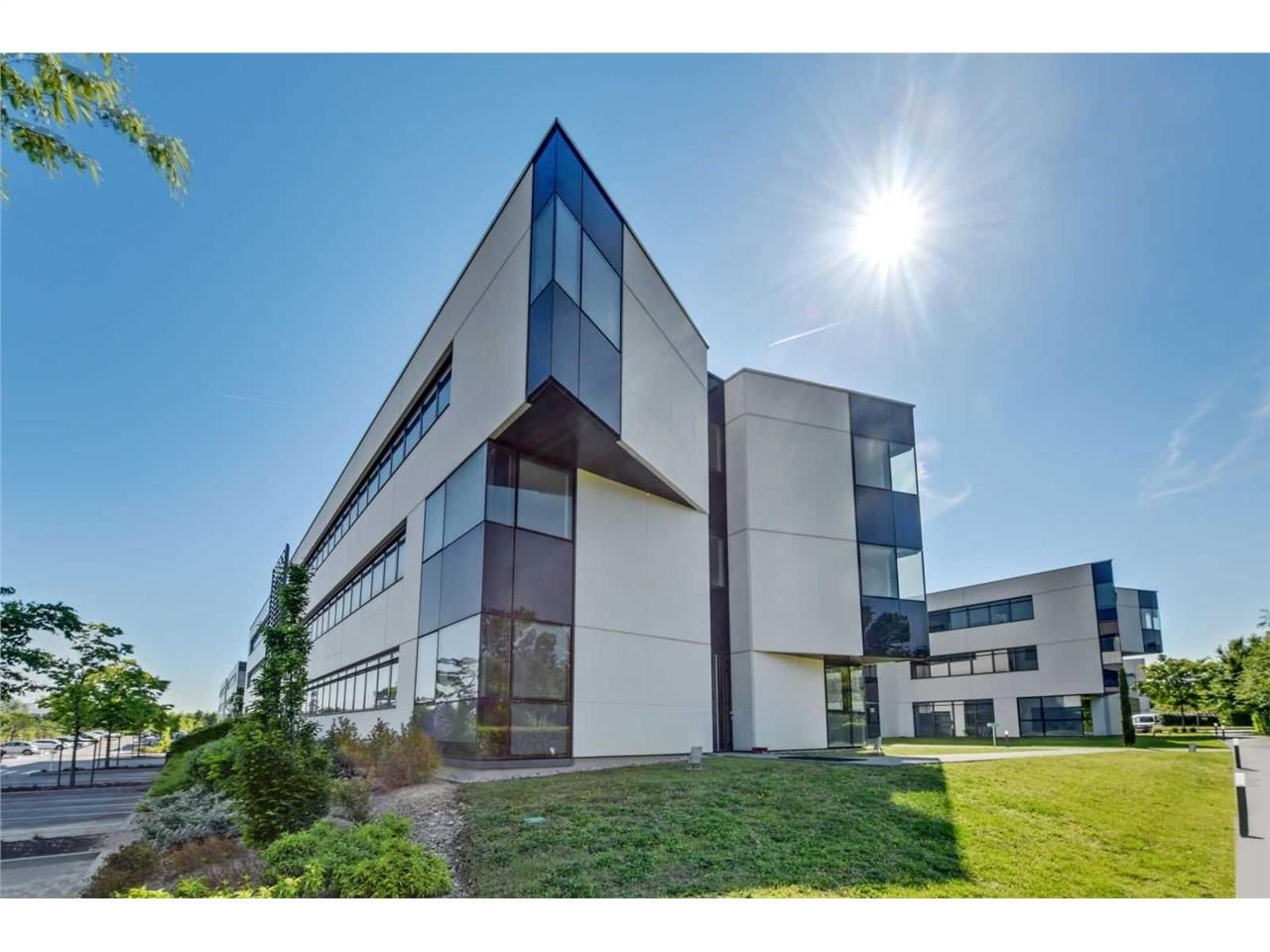 Savills vous propose à la location différents pla