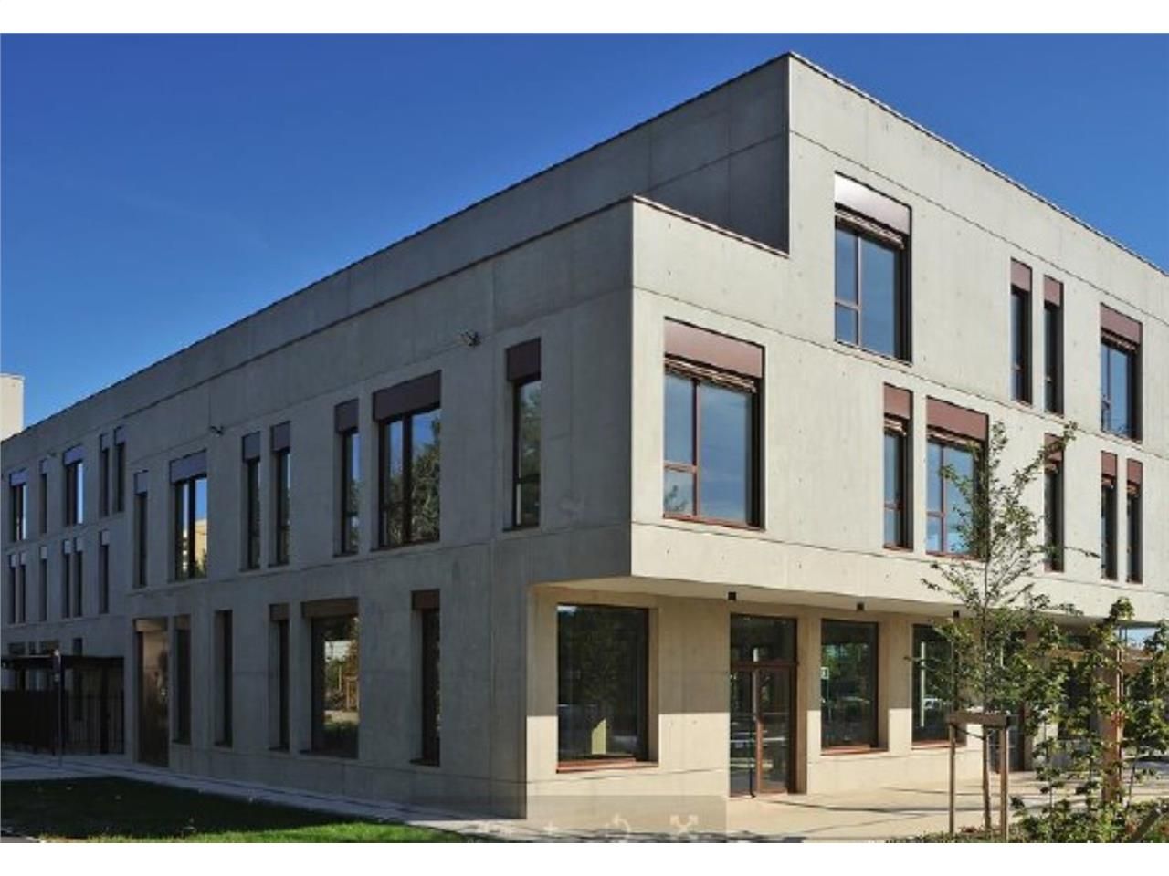 Savills Lyon vous propose à la vente 790 m² de bu