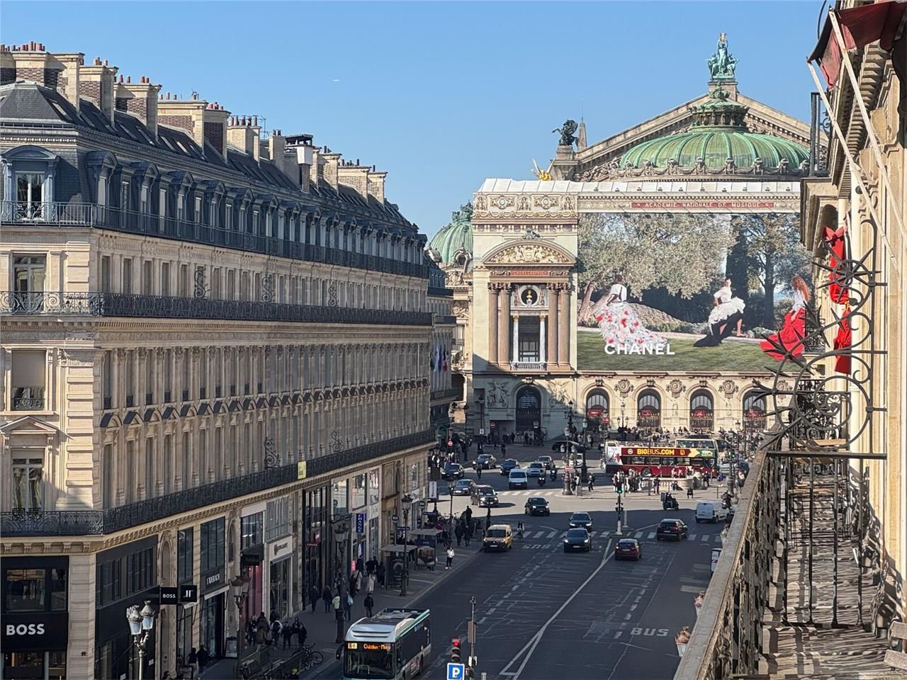 Savills propose à la location 233 m² de bureaux a