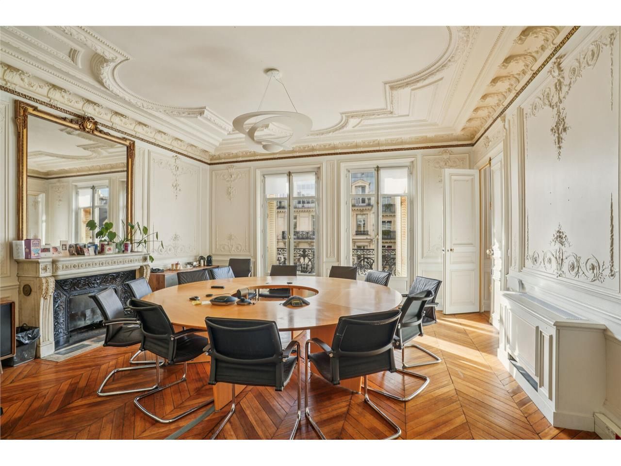 Savills propose à la location 233 m² de bureaux a