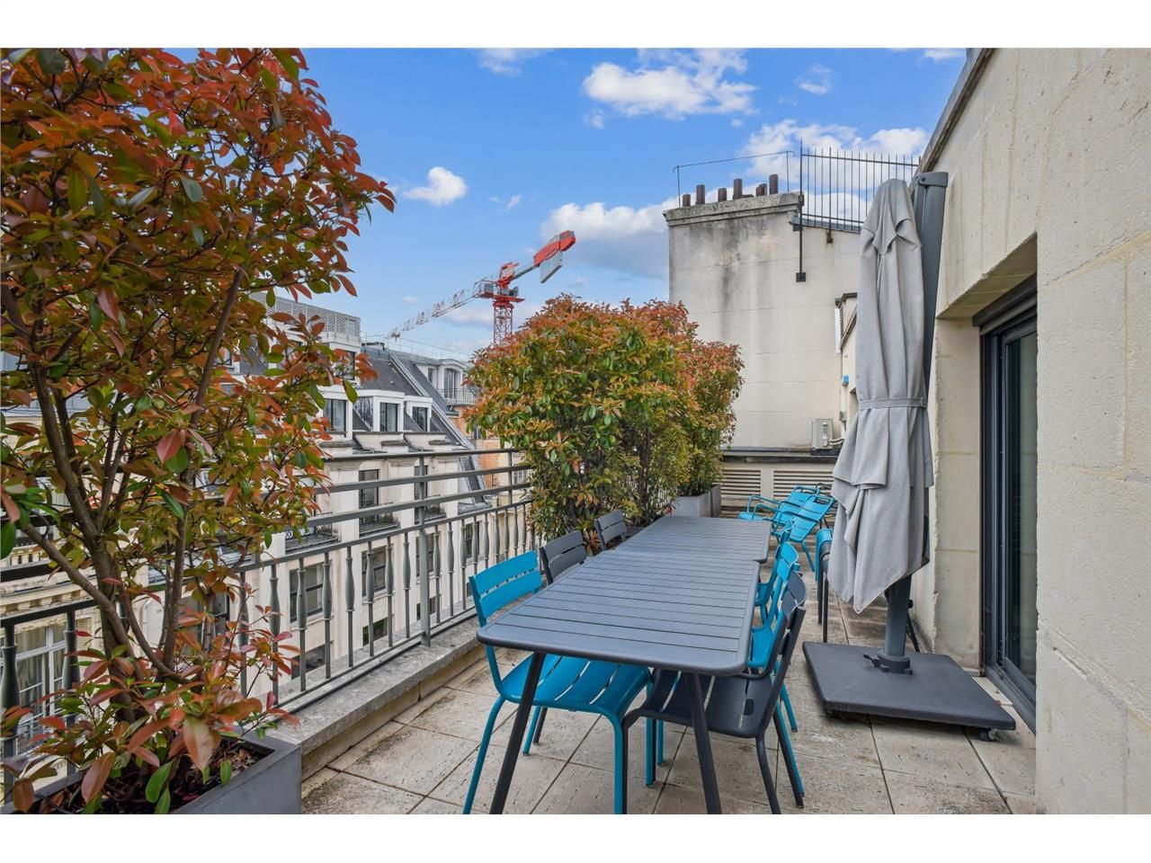 Savills vous propose à la location un plateau de 