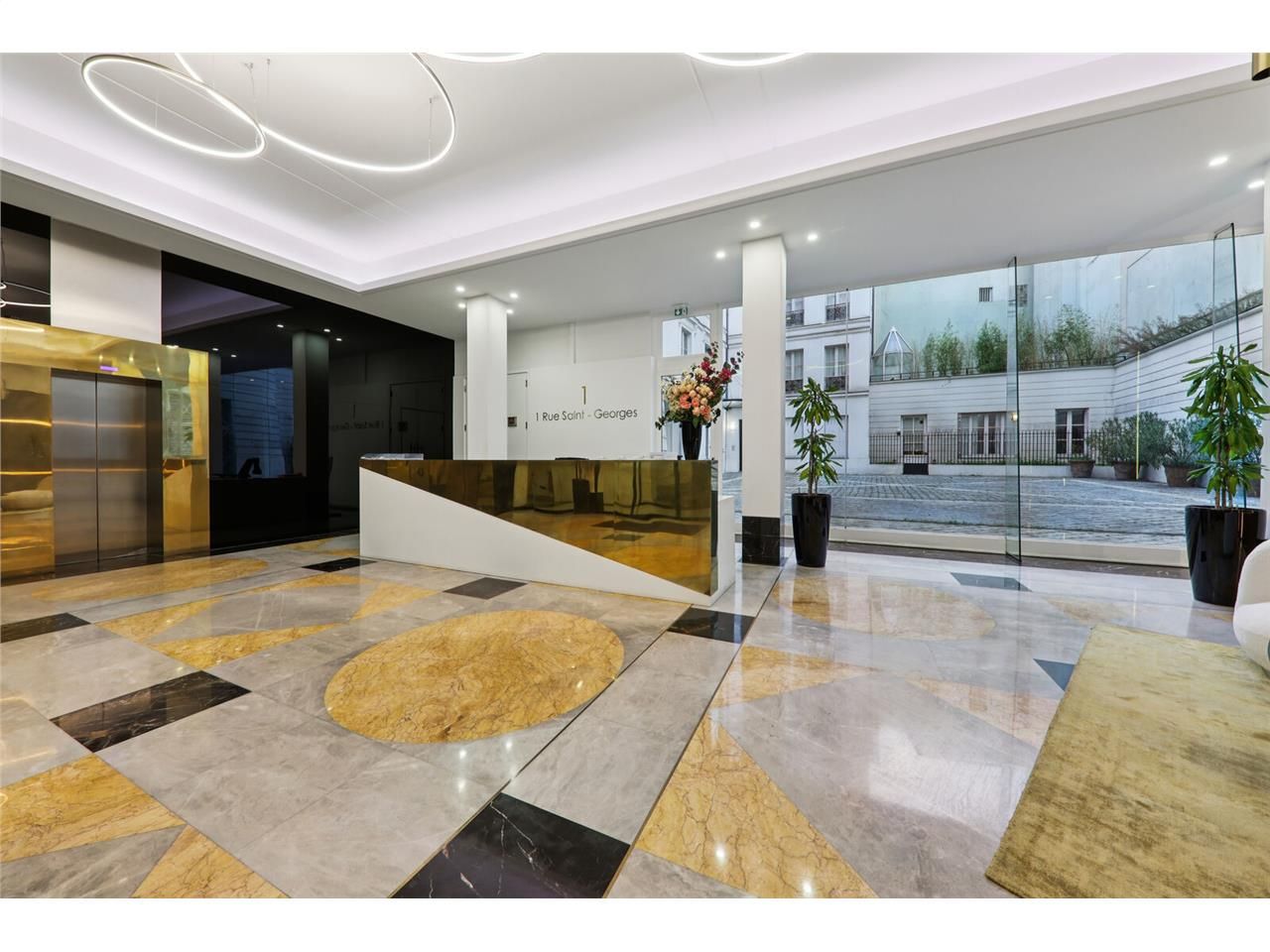 Savills vous propose 495 m² de bureaux dans un be