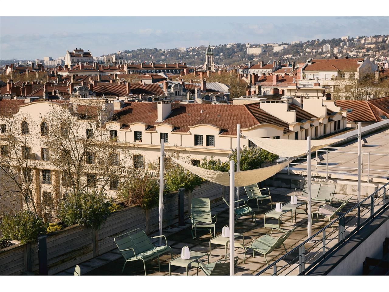 À proximité immédiate du Tribunal, du quartier d'