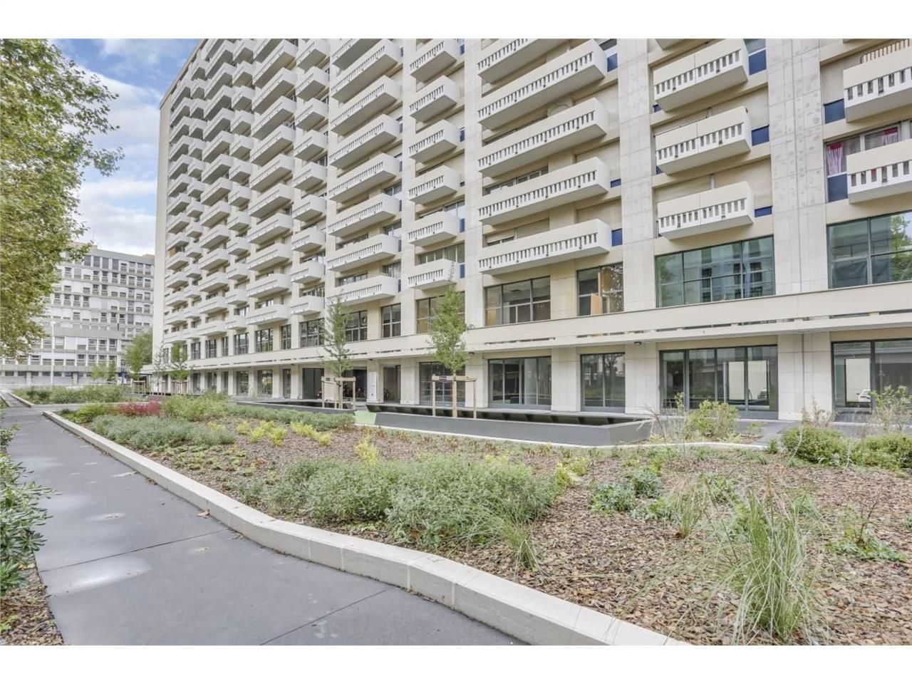 Savills propose à la location un espace de bureau