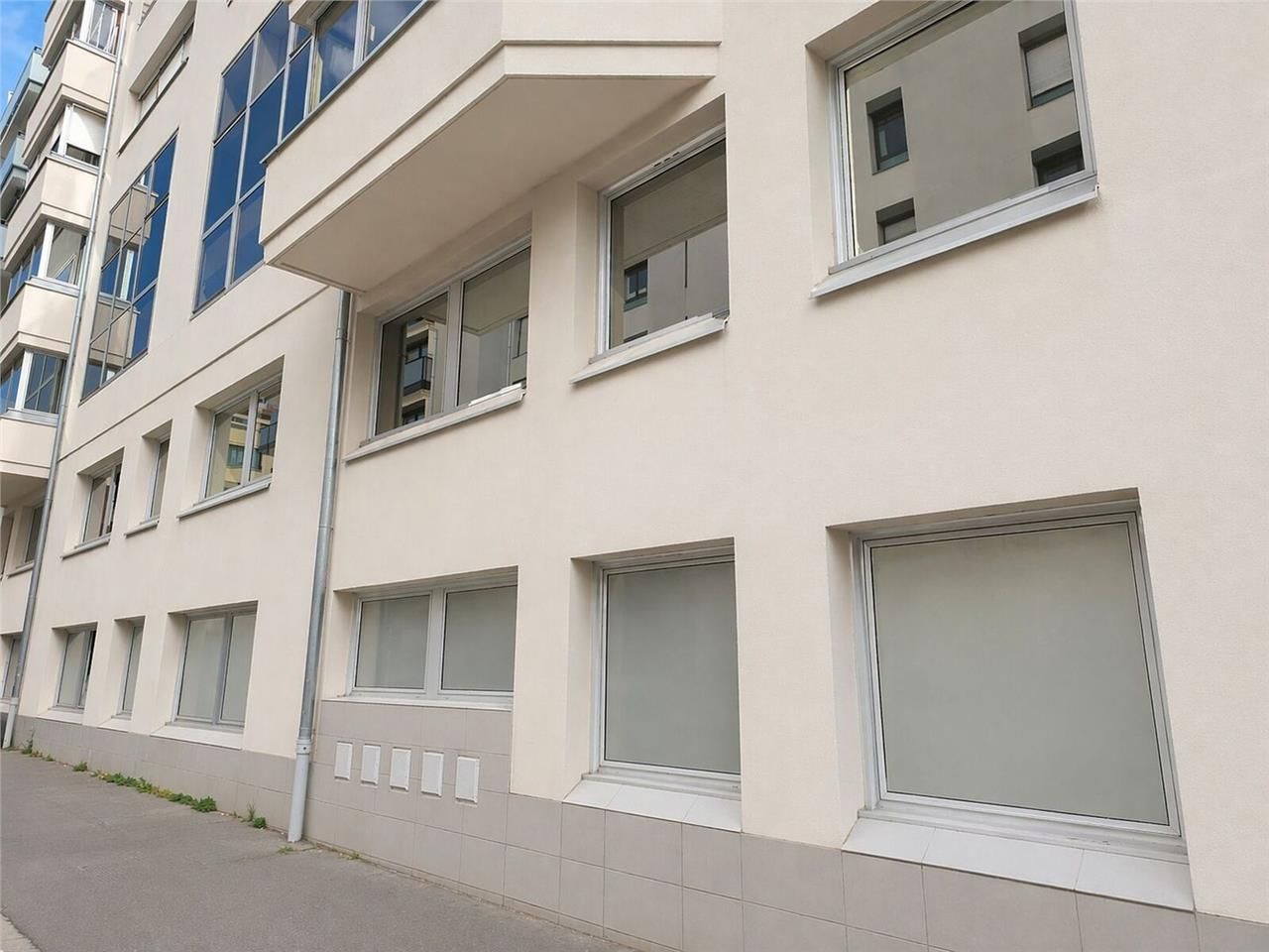 Savills vous propose à la location des bureaux id