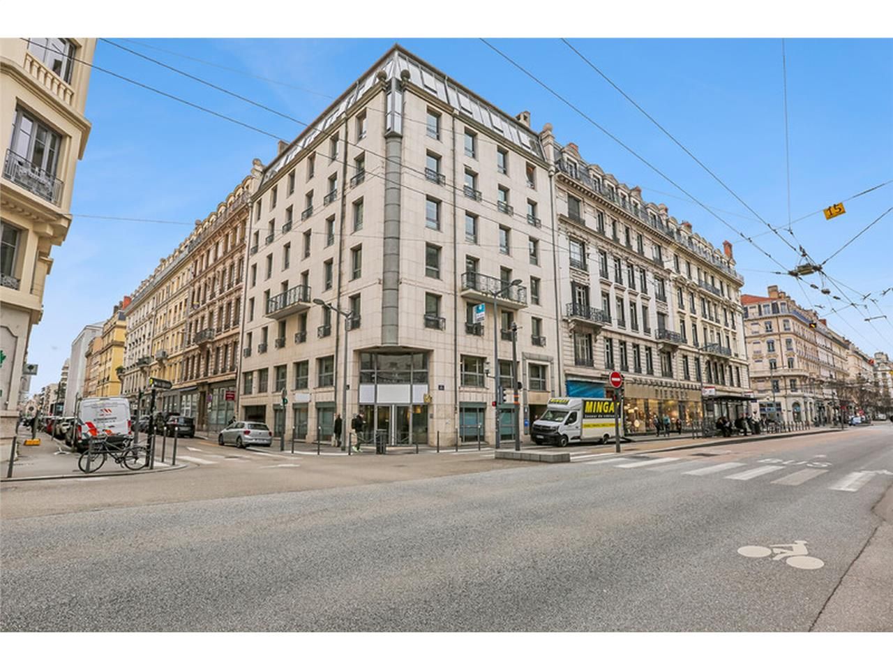 Savills Lyon vous propose des bureaux de  230 m² 