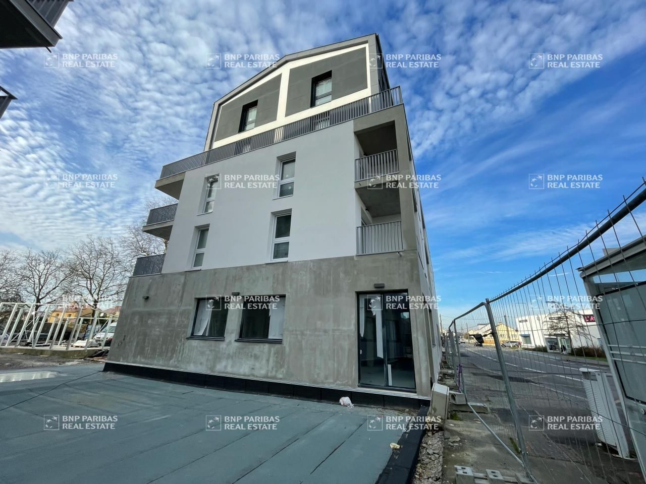 Location Local commercial 49 m² non divisibles 44400 Rezé