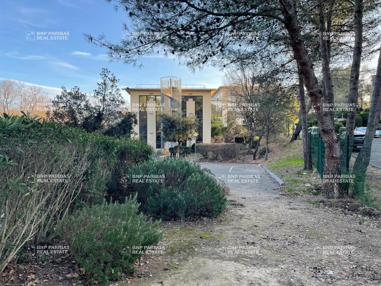 3521.7 m² pour ce bureaux en vente à Valbonne