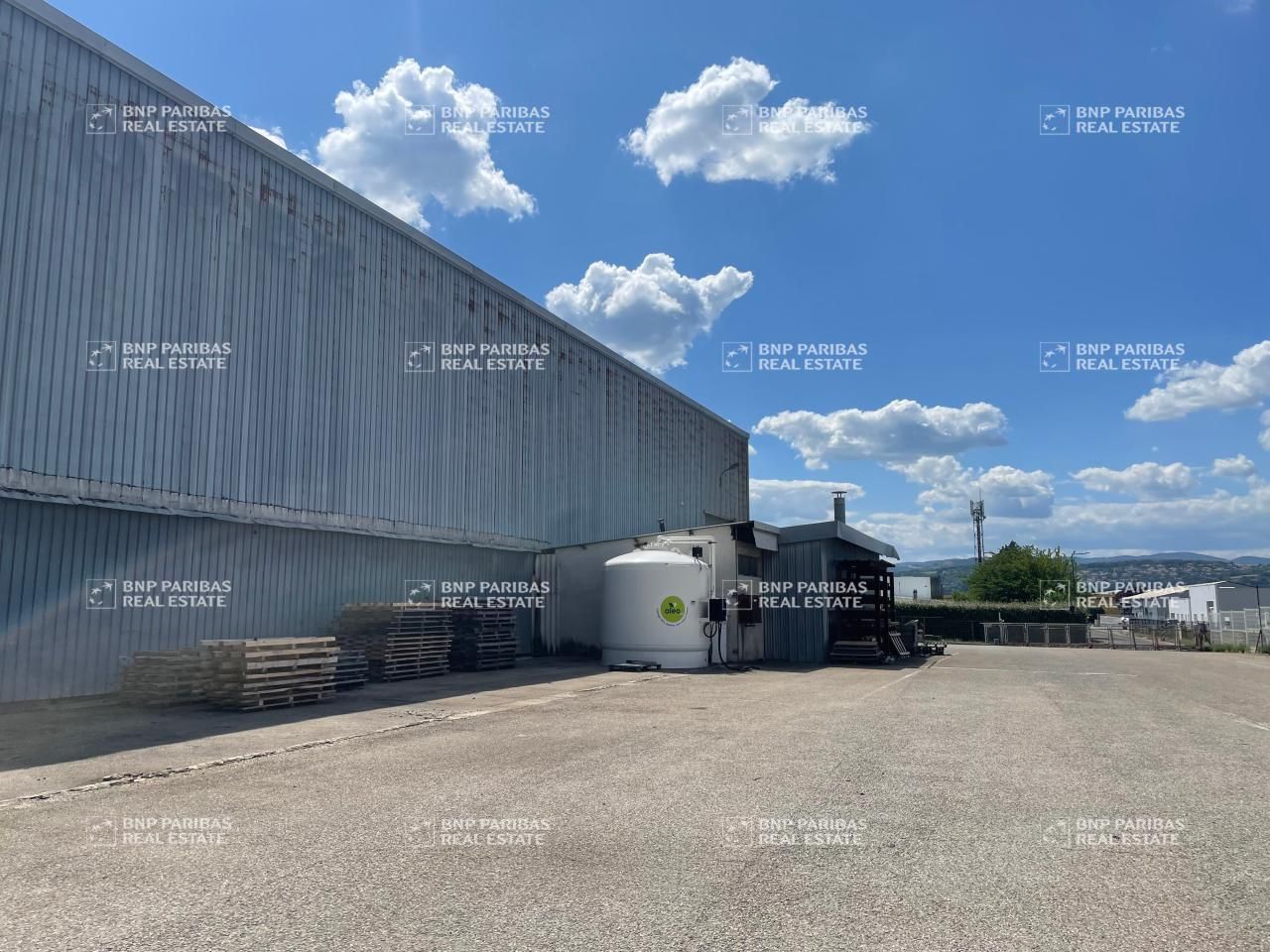 Vente Activité 8300 m² non divisibles 26000 Valence