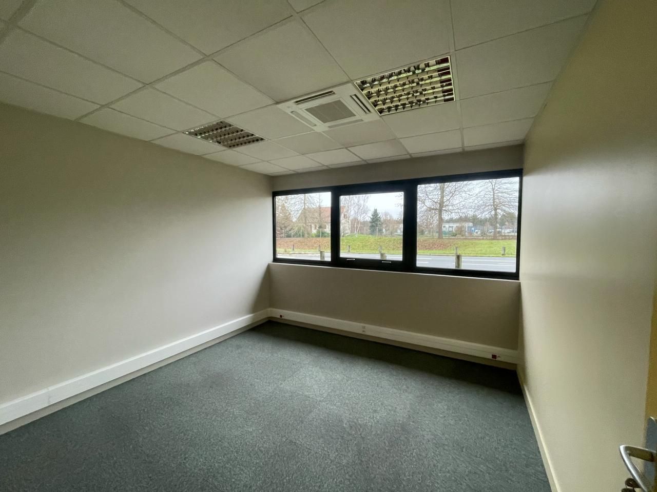 343 m² pour ce bureaux en location à Saint-jean-de-braye