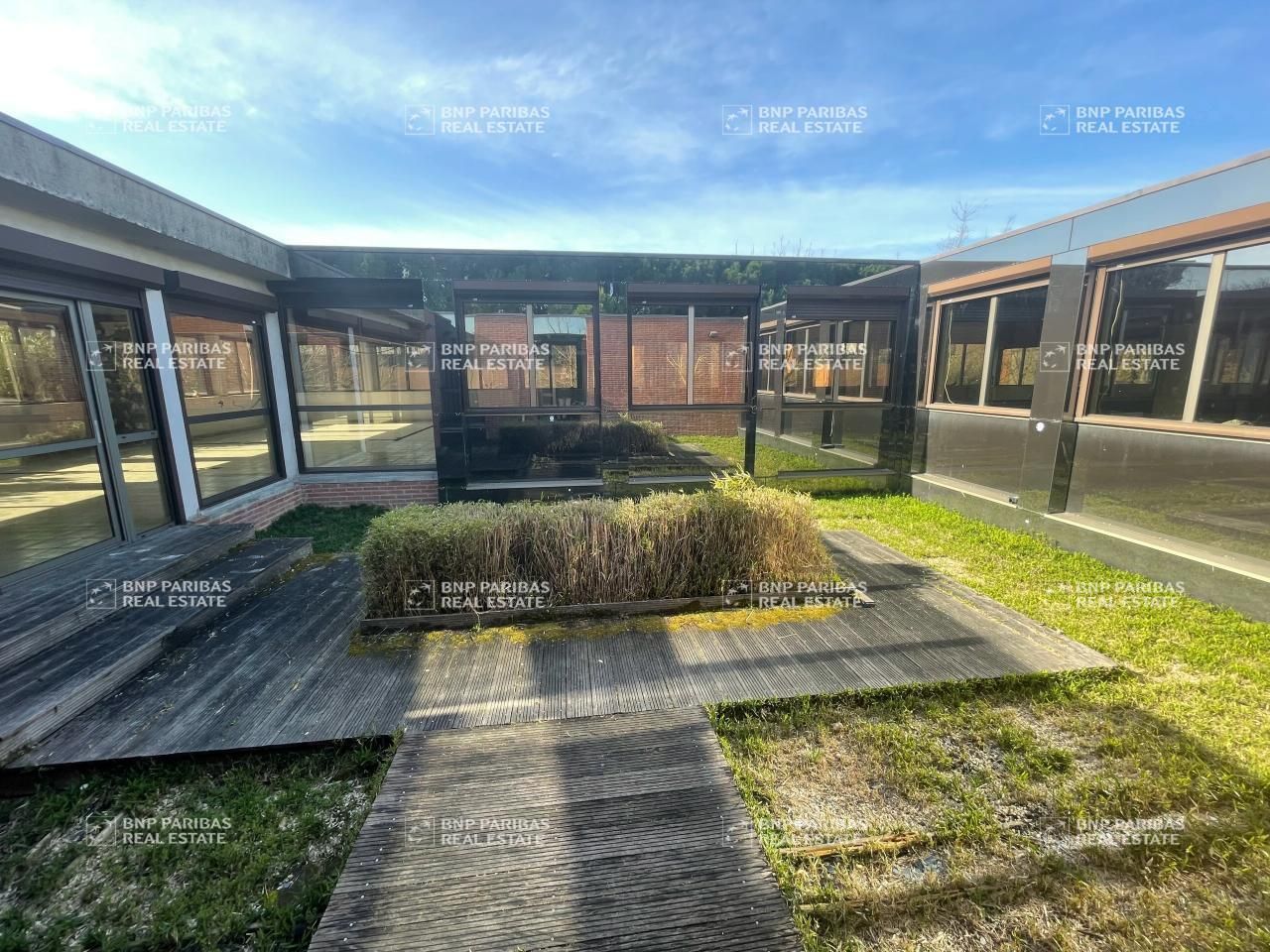 2158 m² pour ce bureaux en location à Labège