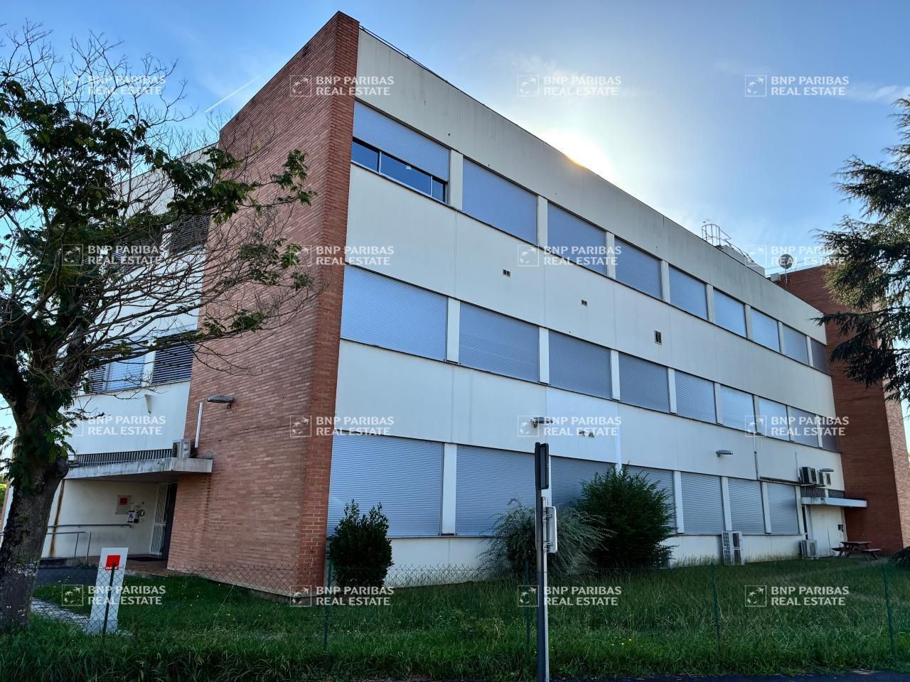 1827 m² pour ce bureaux en vente à Albi