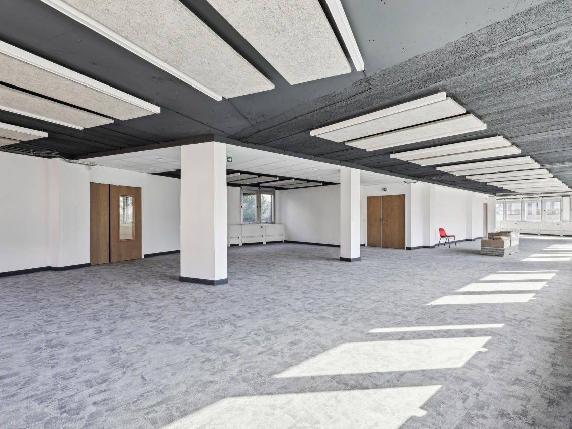 948.9 m² pour ce bureaux en location à Paris