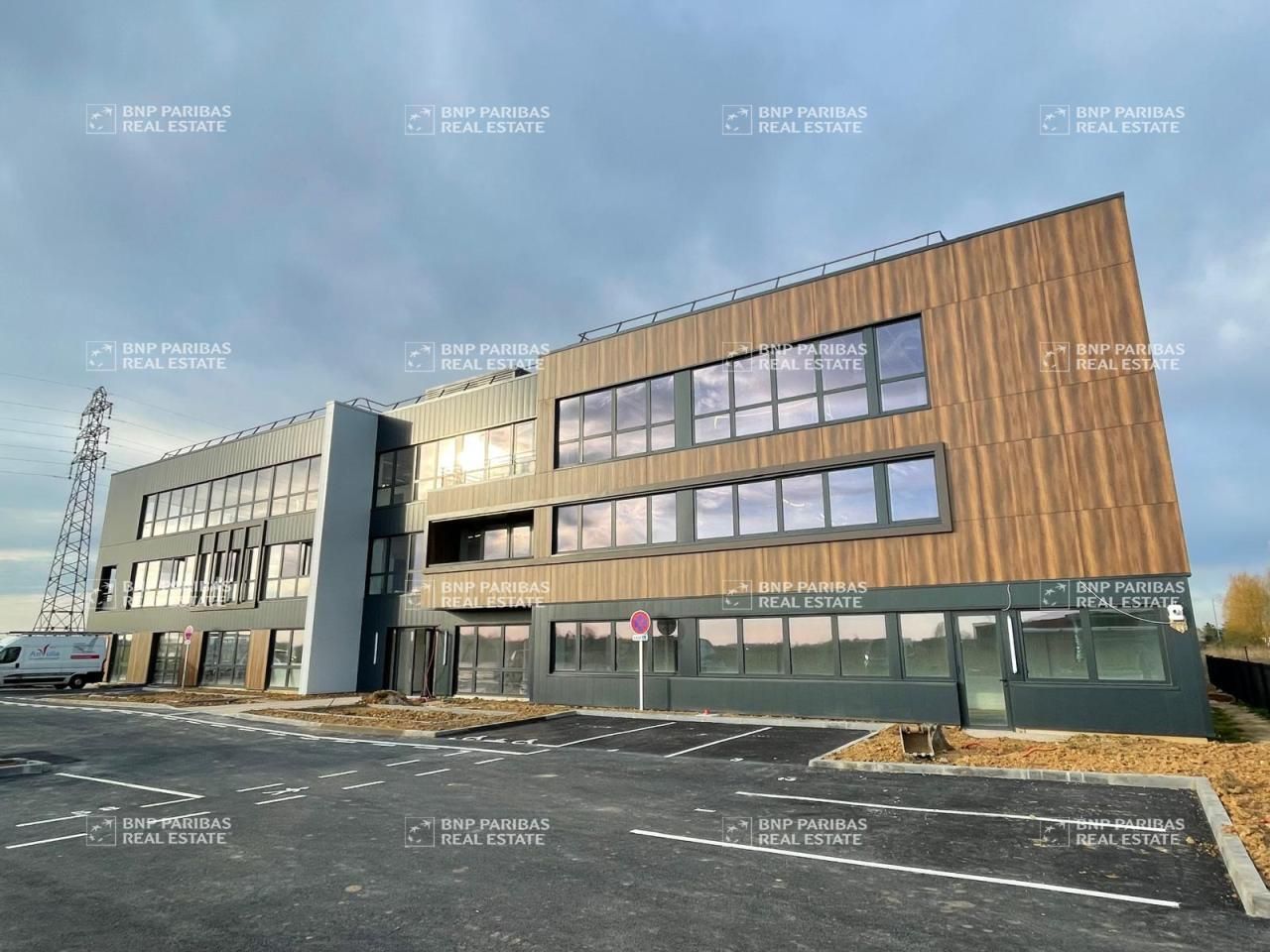 70 m² pour ce bureaux en location à Saint-martin-du-vivier