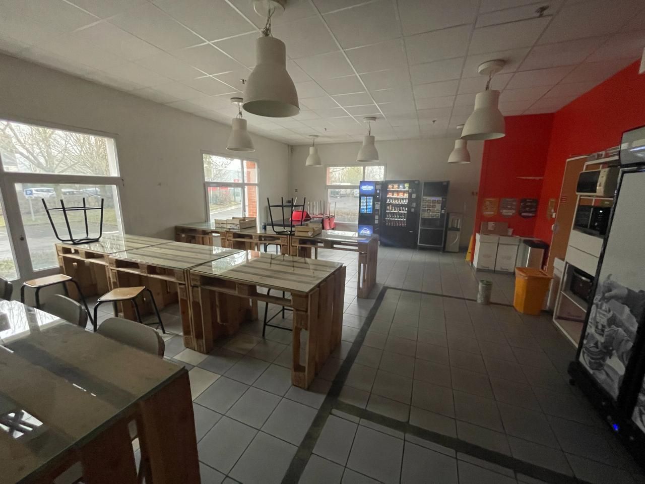 12616 m² pour cetentrepôts classe a en location à Fretin