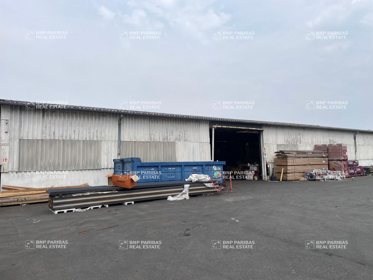 2115 m² pour ce activité en location à Ingré