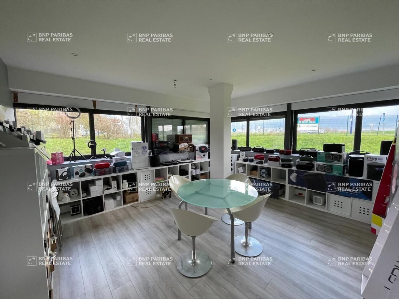 457 m² pour ce activité en location à Houplines