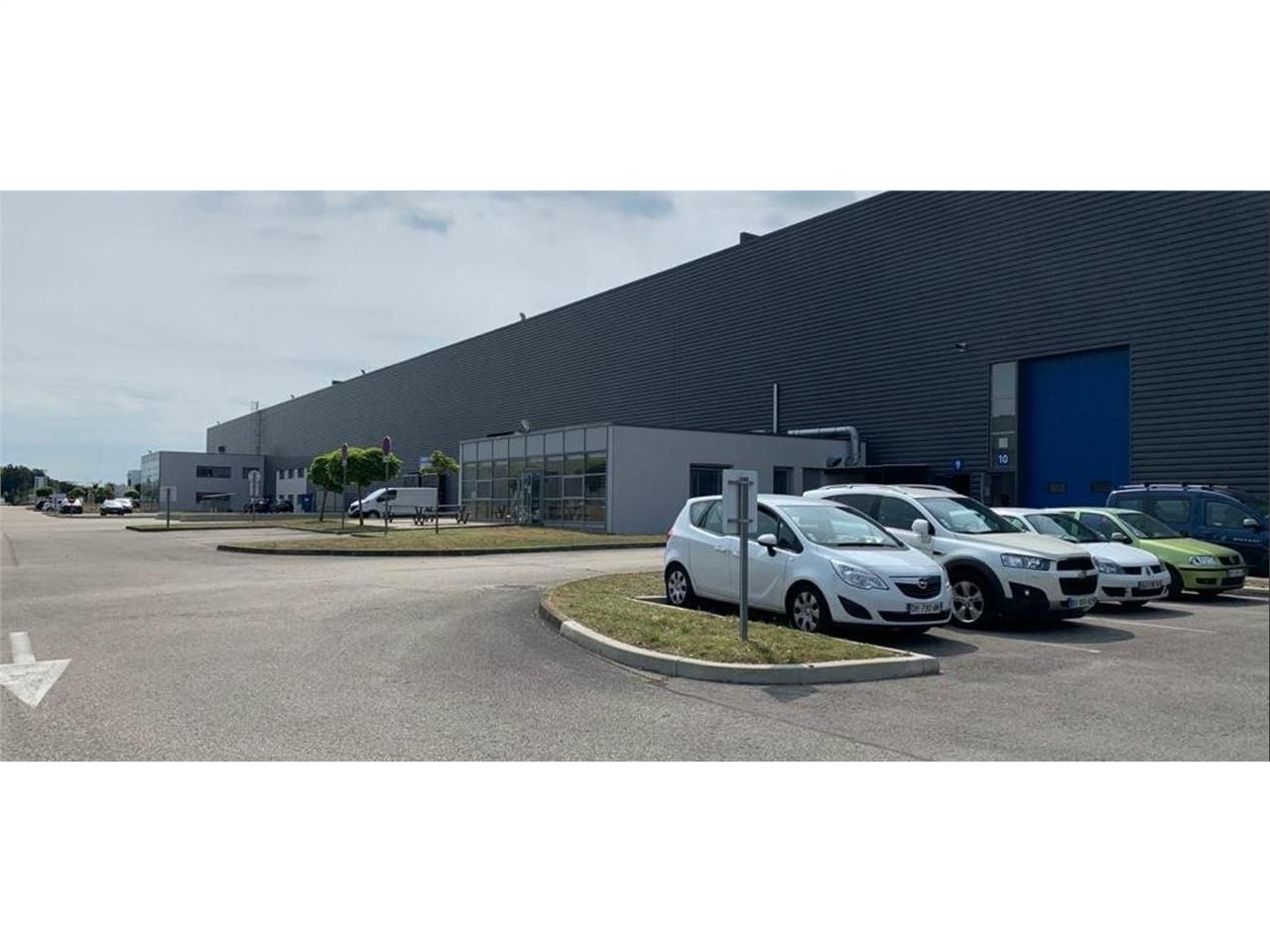 4714 m² pour ce activité en location à Saint-priest