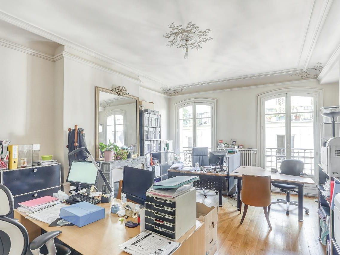 210 m² pour ce bureaux en location à Paris