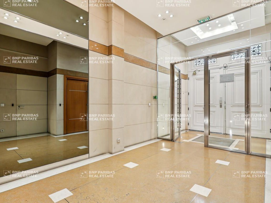 157 m² pour ce bureaux en location à Paris