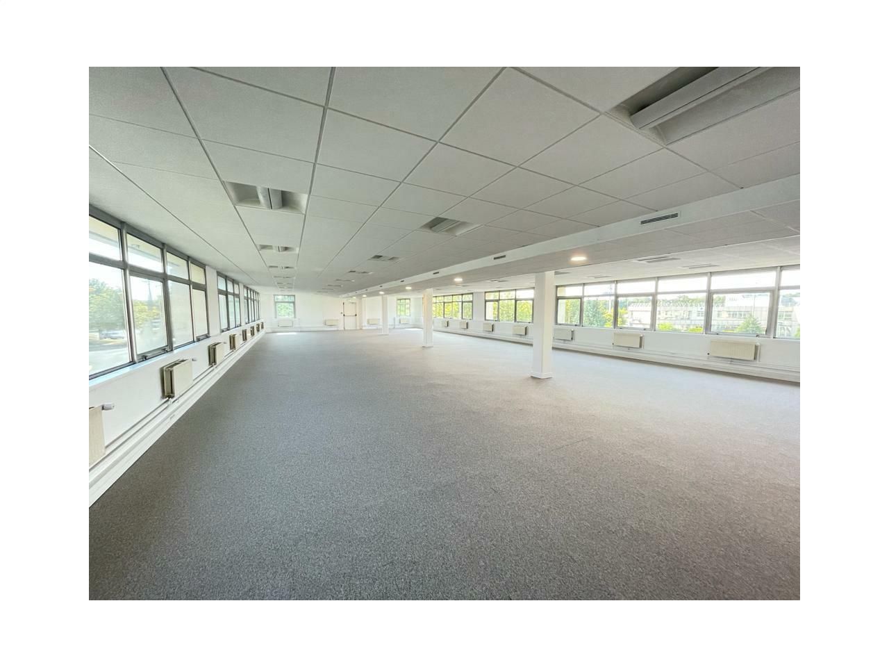 2791 m² pour ce bureaux en location à Roissy-en-france
