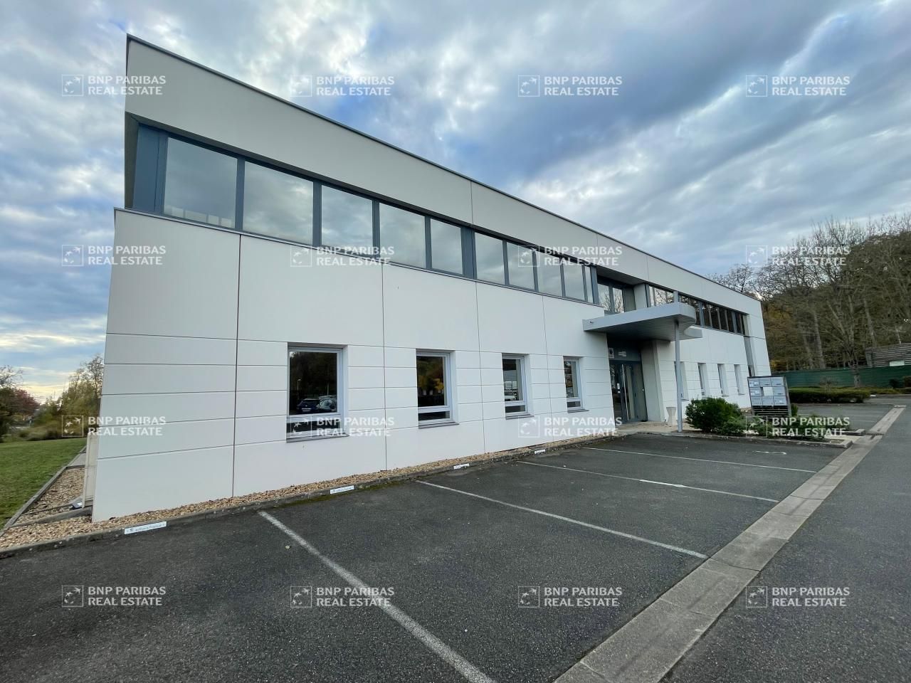 Location Bureaux 251 m² non divisibles 45770 Saran