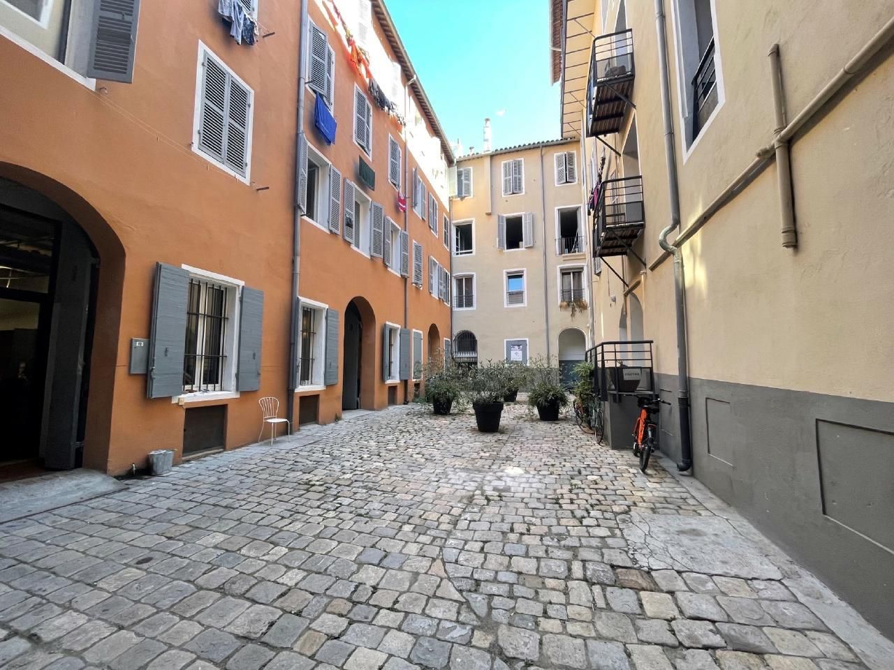 389.86 m² pour ce bureaux en vente à Marseille