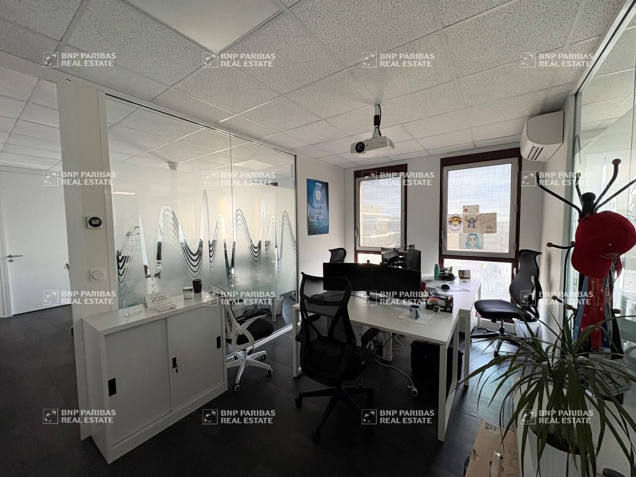 100 m² pour ce bureaux en location à Montigny-le-bretonneux