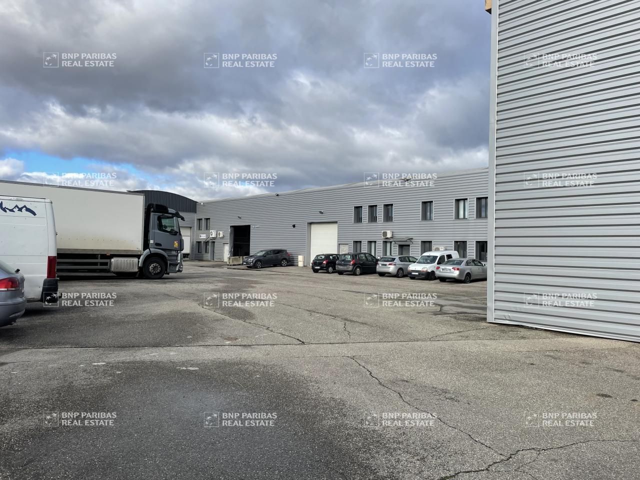 1551 m² pour ce activité en location à Chassieu