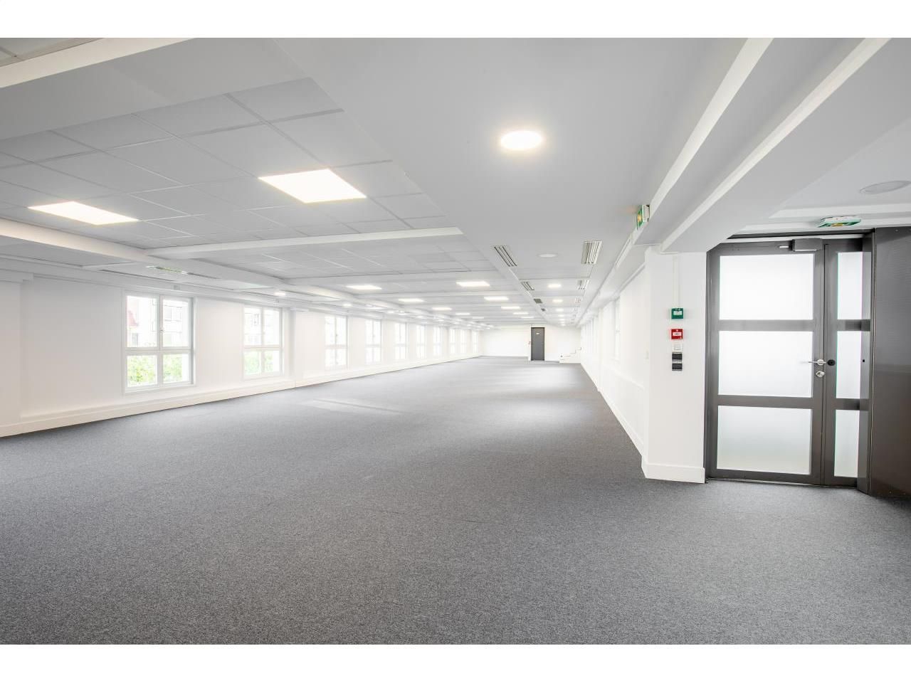 1984 m² pour ce bureaux en location à Paris