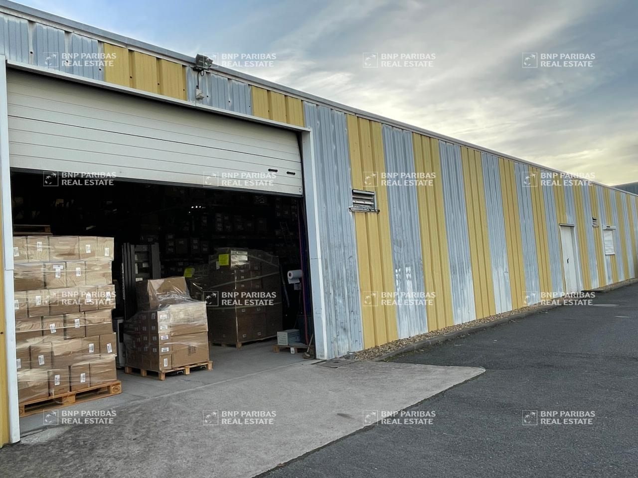 1150 m² pour ce activité en location à Ingre