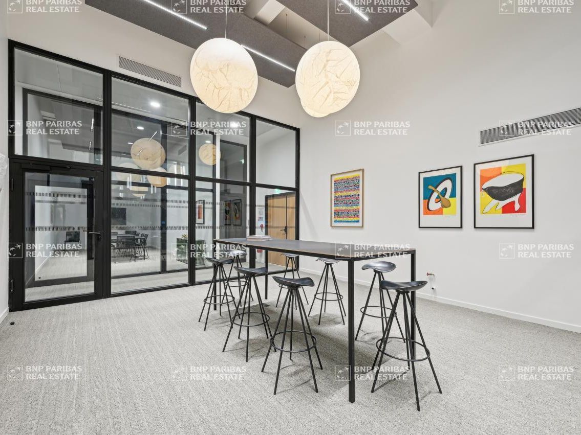 6820 m² pour ce bureaux en location à Paris