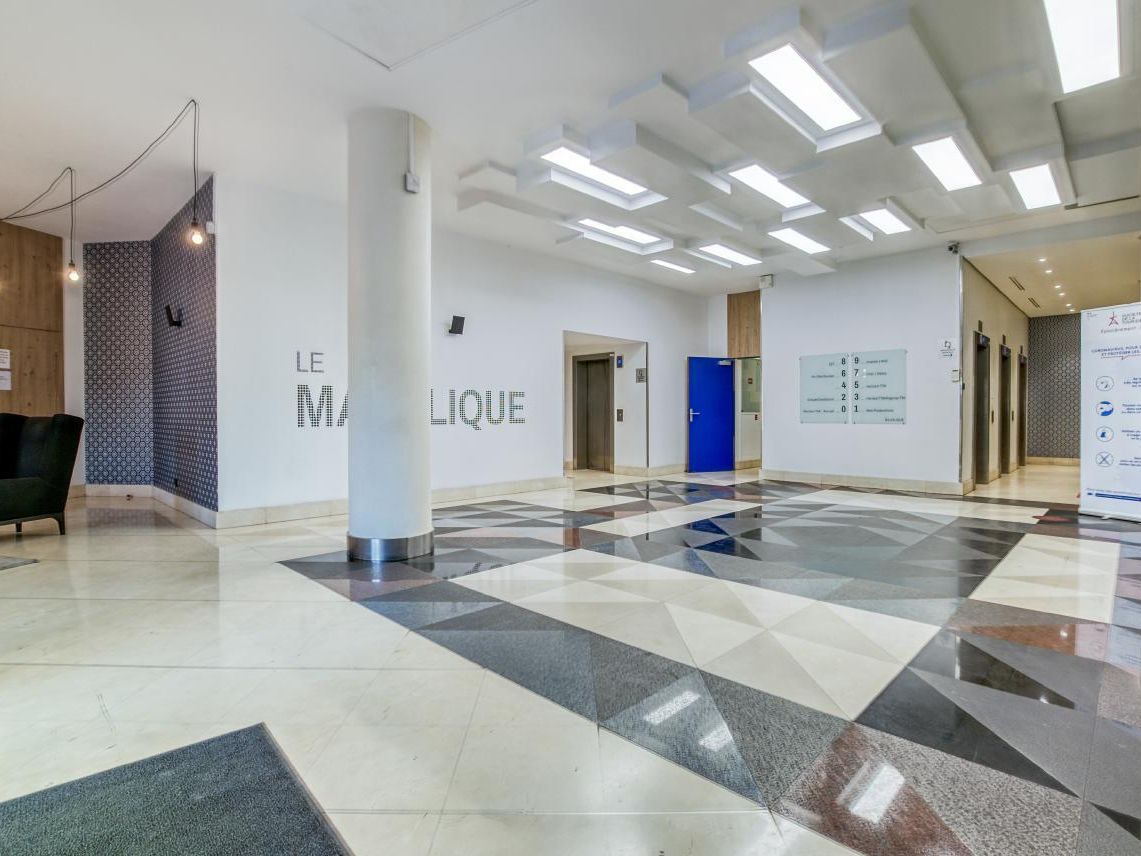 1063 m² pour ce bureaux en location à Sèvres