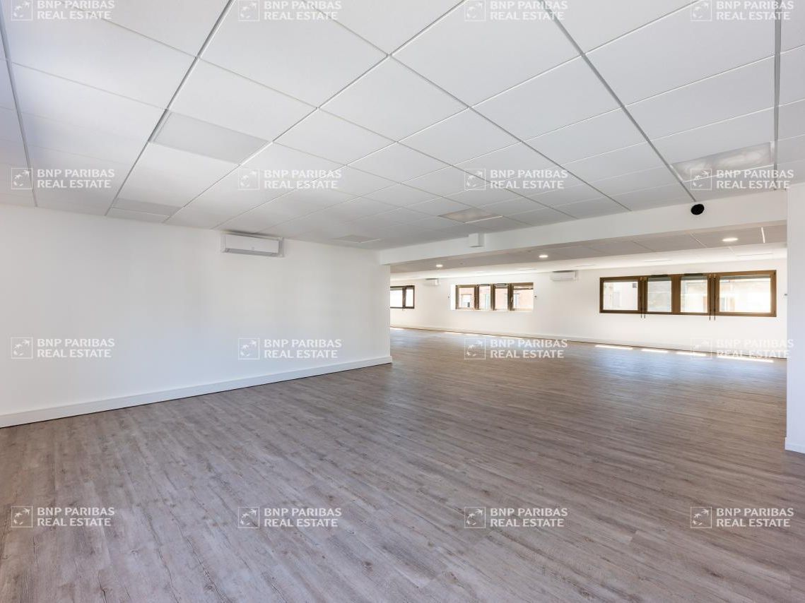 604 m² pour ce bureaux en location à Ivry sur seine