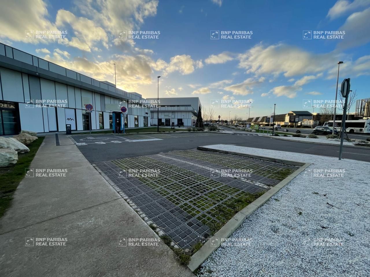 600 m² pour ce activité en location à Bègles