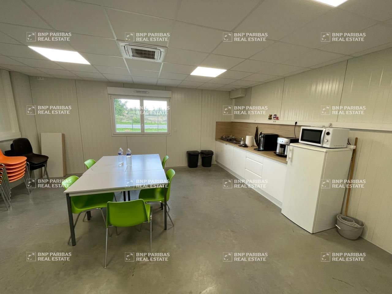 900 m² pour ce activité en location à Sublaines