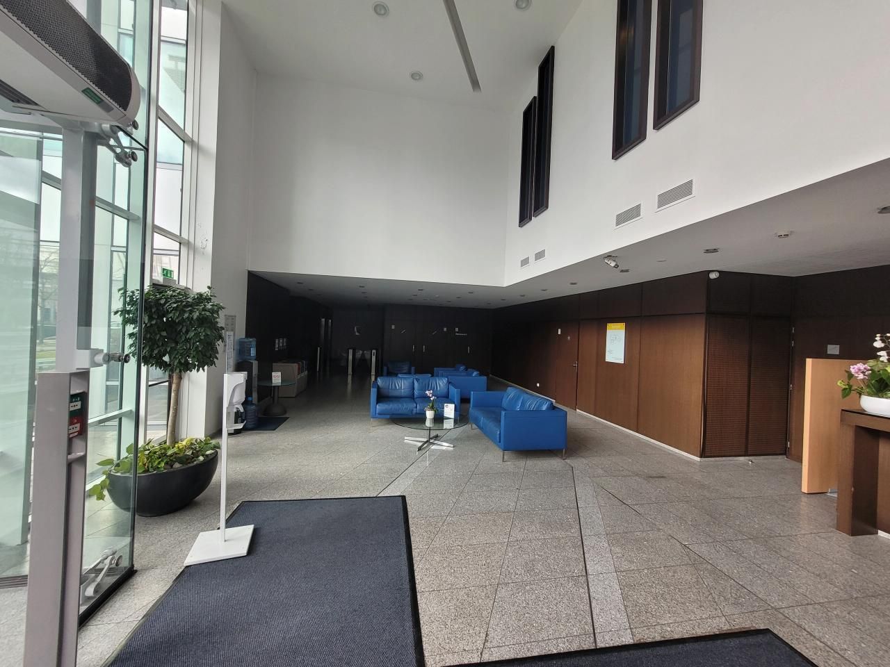 Location Bureaux 10383.24 m² non divisibles 78180 Montigny-le-bretonneux