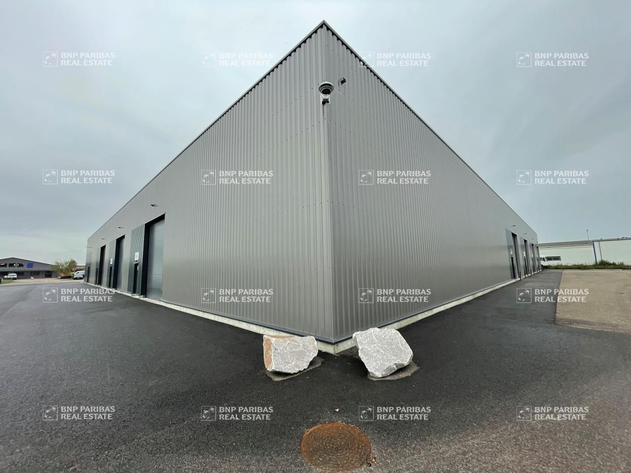 616 m² pour ce activité en location à Hœrdt