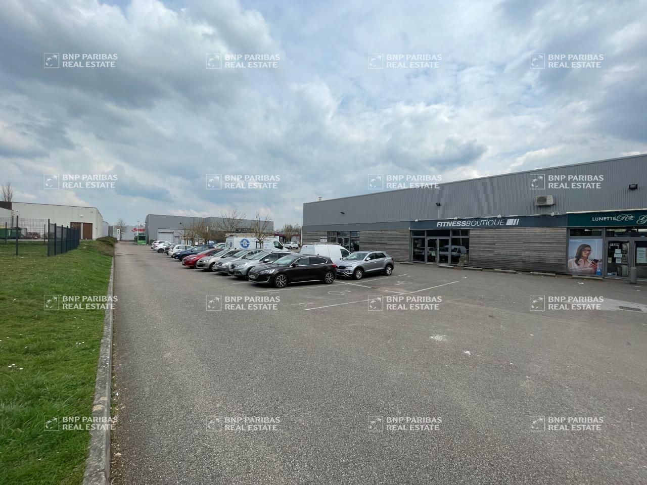 389 m² pour ce local commercial en location à Essey-lès-nancy