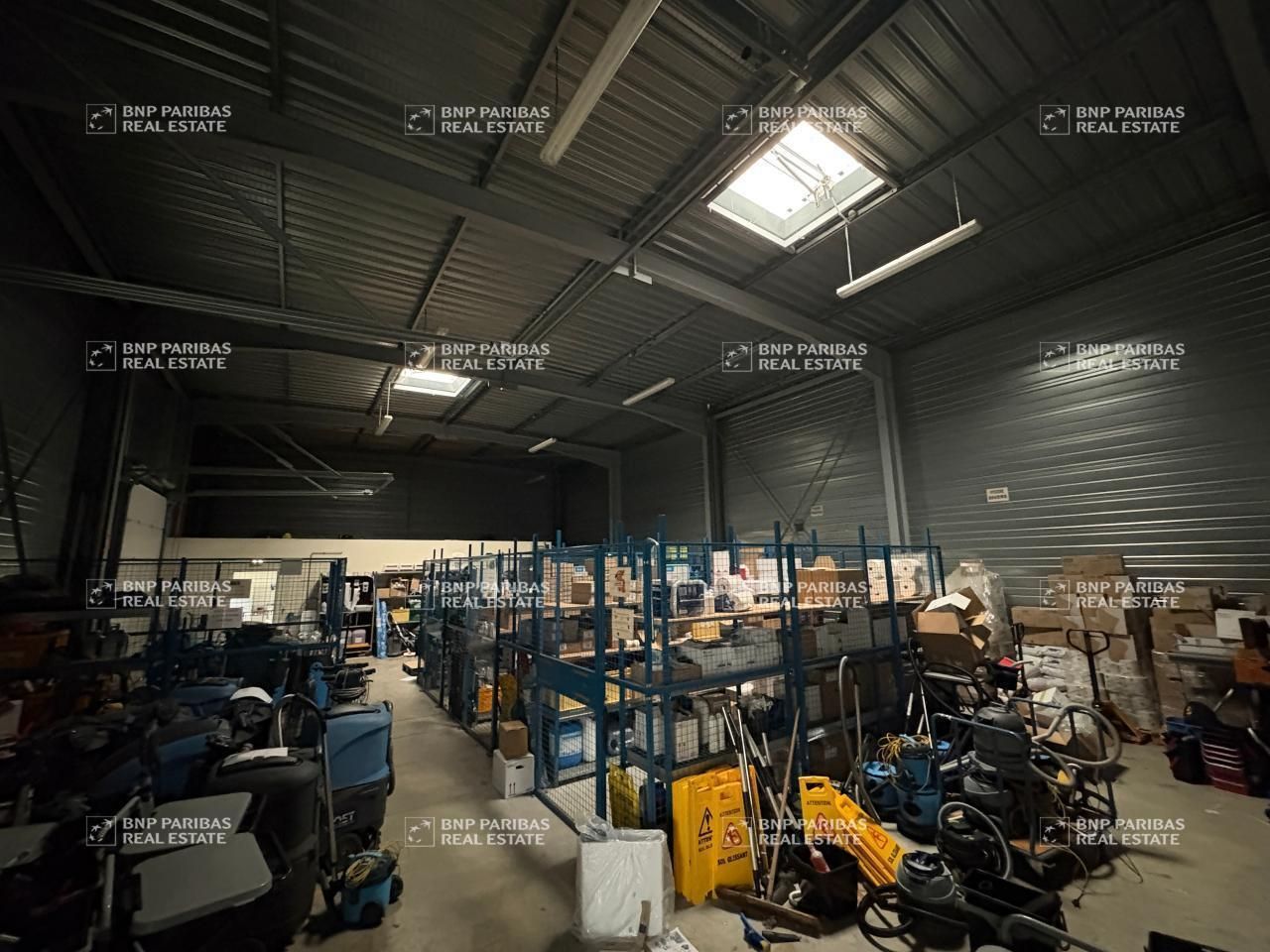 730 m² pour ce activité en location à Saint-avertin